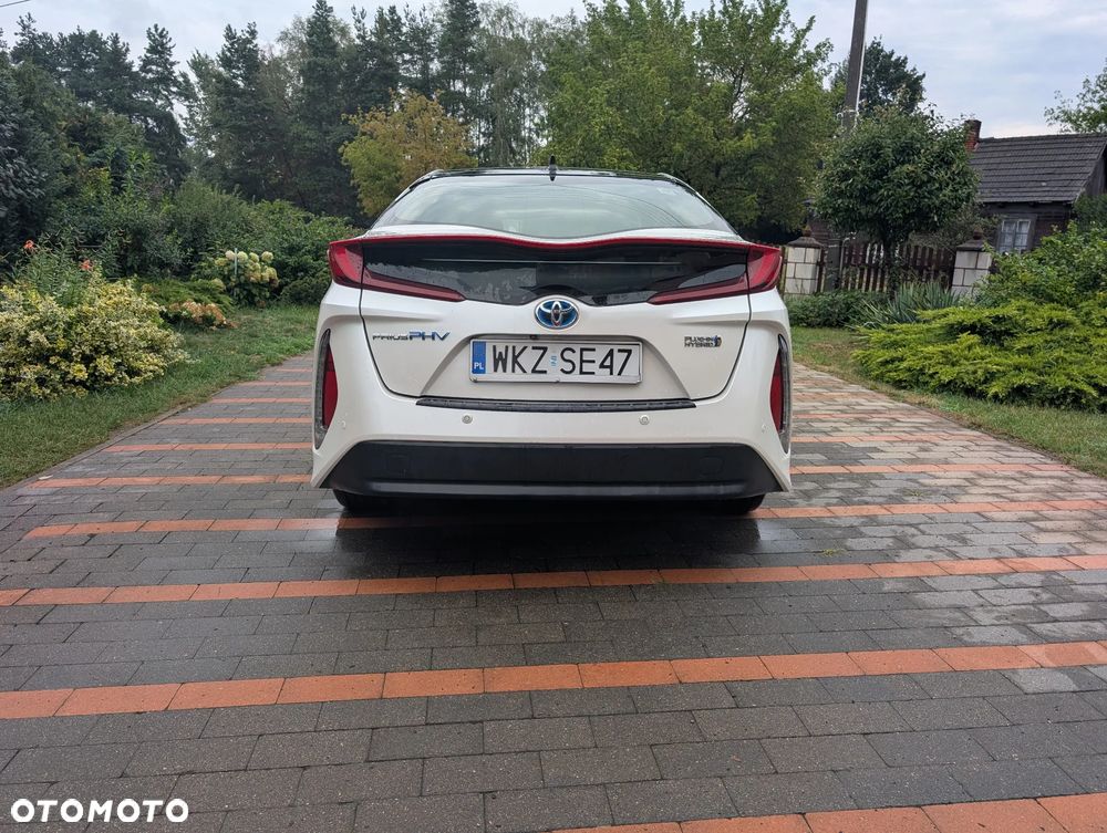 Toyota Prius Hybrid Solar - 6