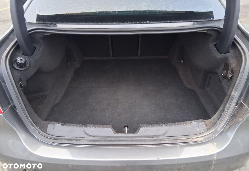 Jaguar XE 2.0 D Prestige - 12