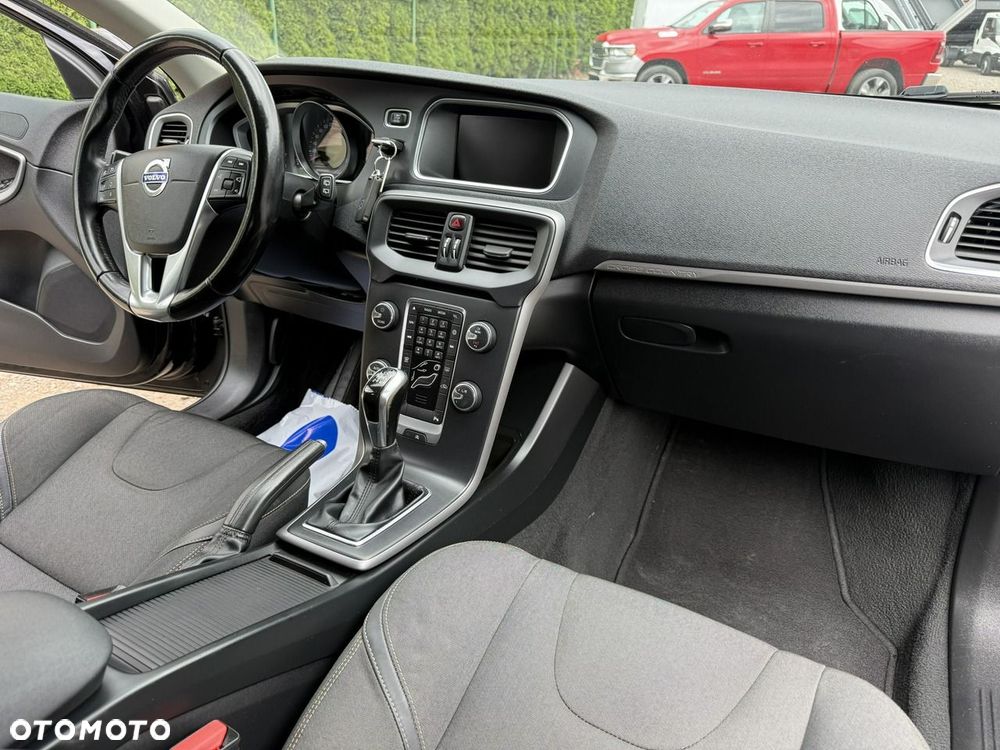 Volvo V40 Cross Country - 12