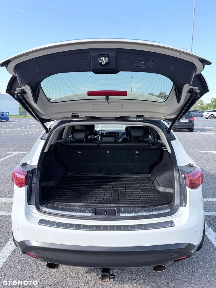 Infiniti QX70 - 6