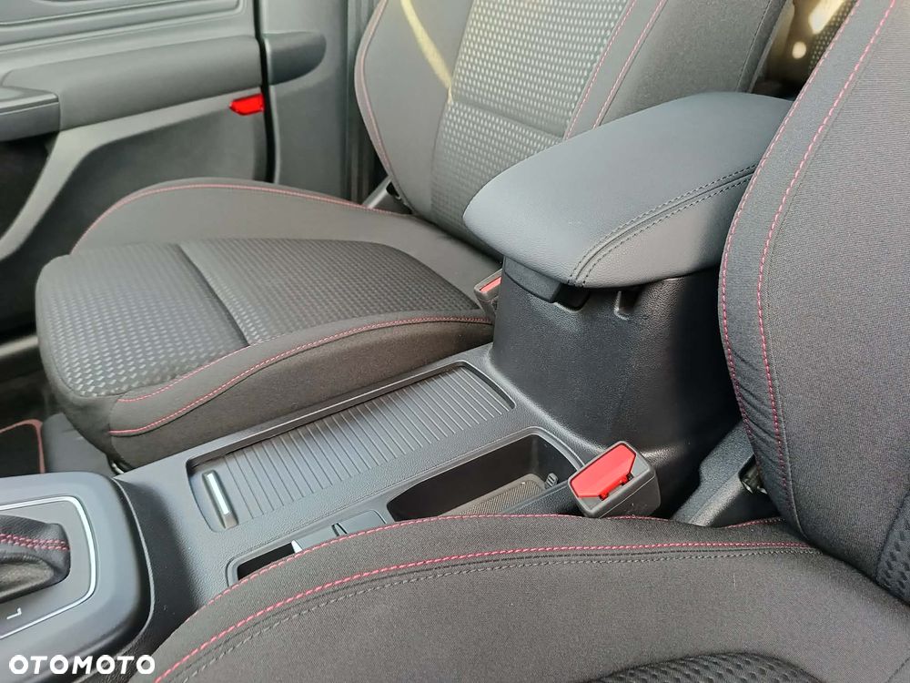 Ford Focus 1.0 EcoBoost Hybrid ST-LINE X - 28