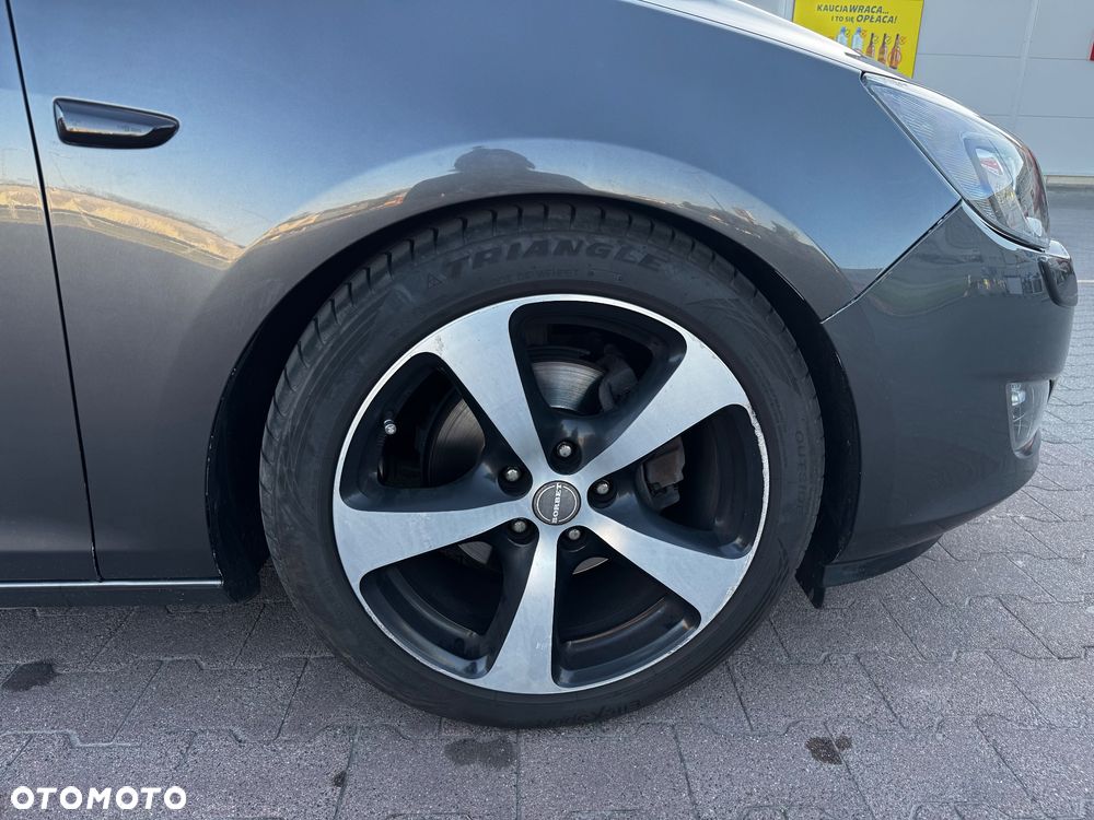 Opel Astra 1.6 T Cosmo - 10
