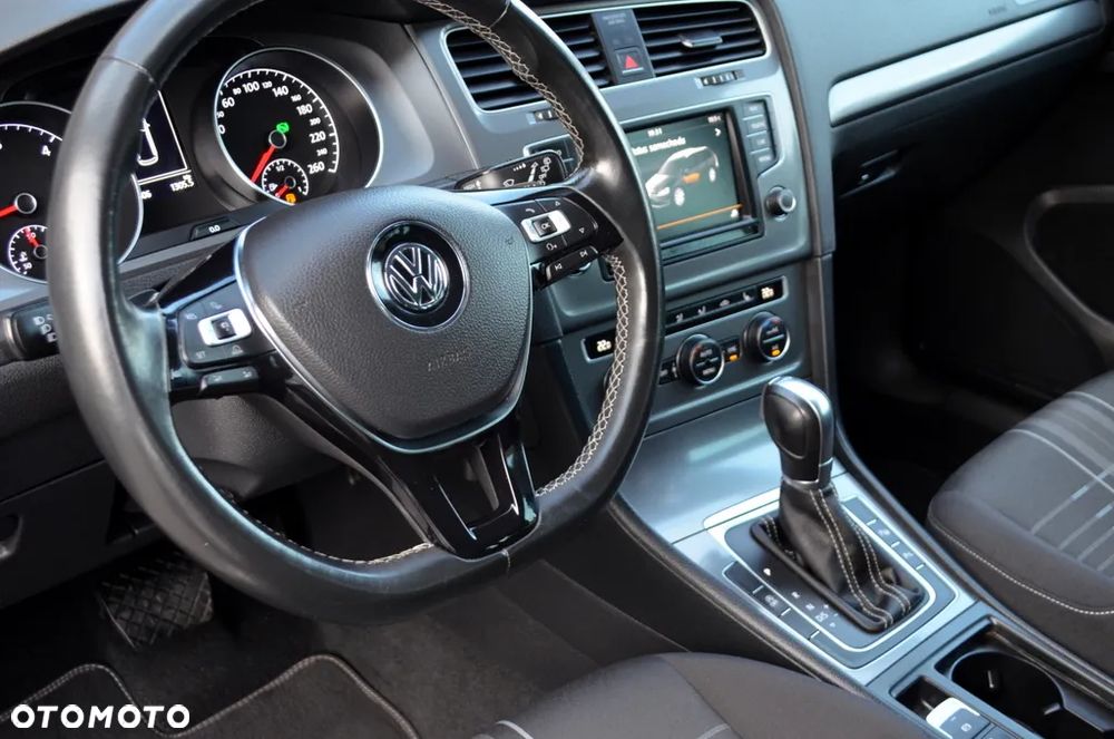 Volkswagen Golf 2.0 TDI BlueMotion Technology DSG Lounge - 21
