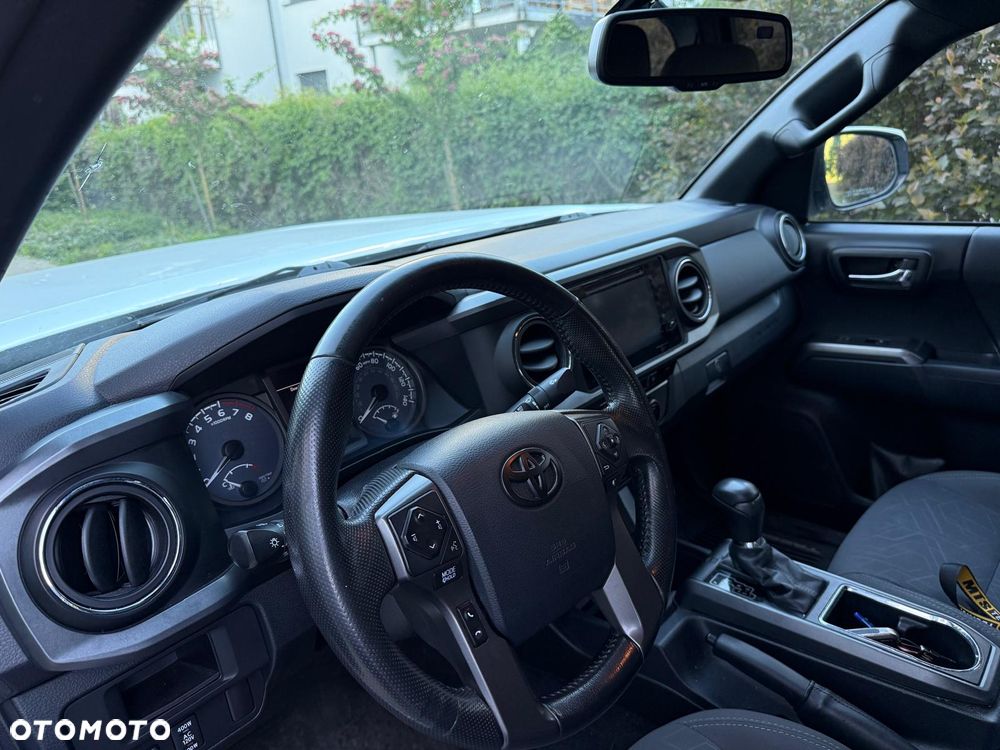 Toyota Tacoma - 11
