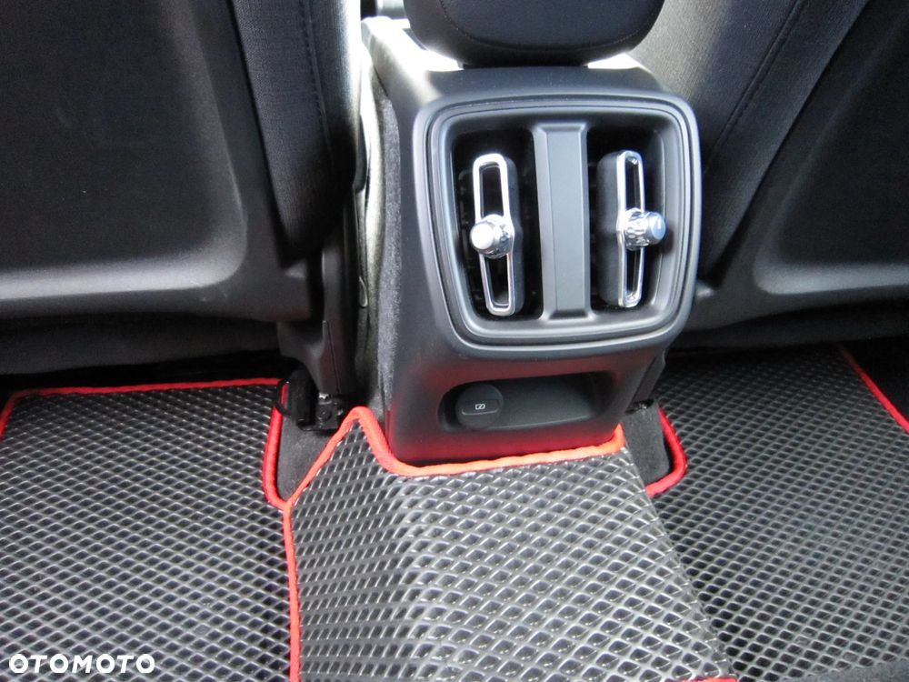 Volvo XC 40 B3 Essential - 11