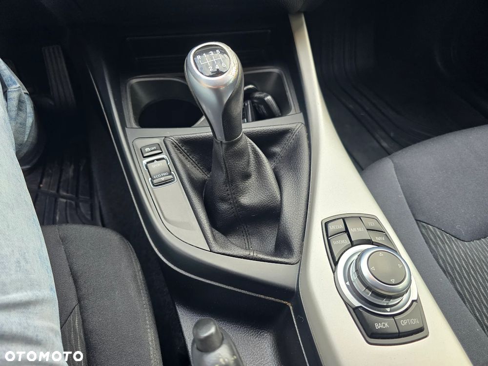 BMW Seria 1 116i - 13