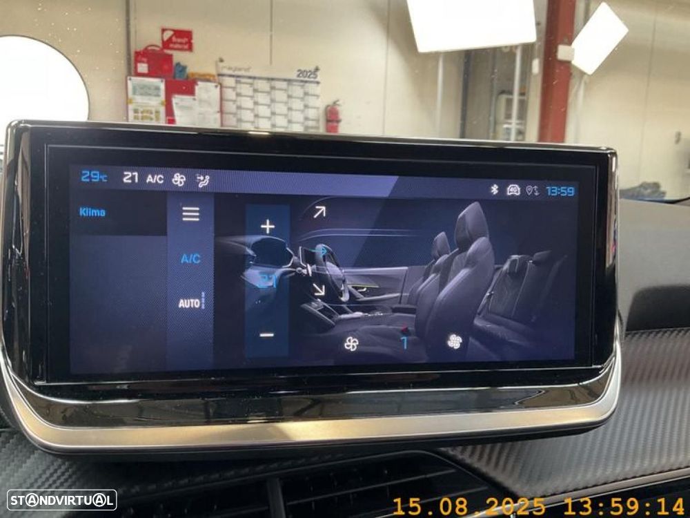 Peugeot 2008 1.2 PureTech Allure EAT8 - 11