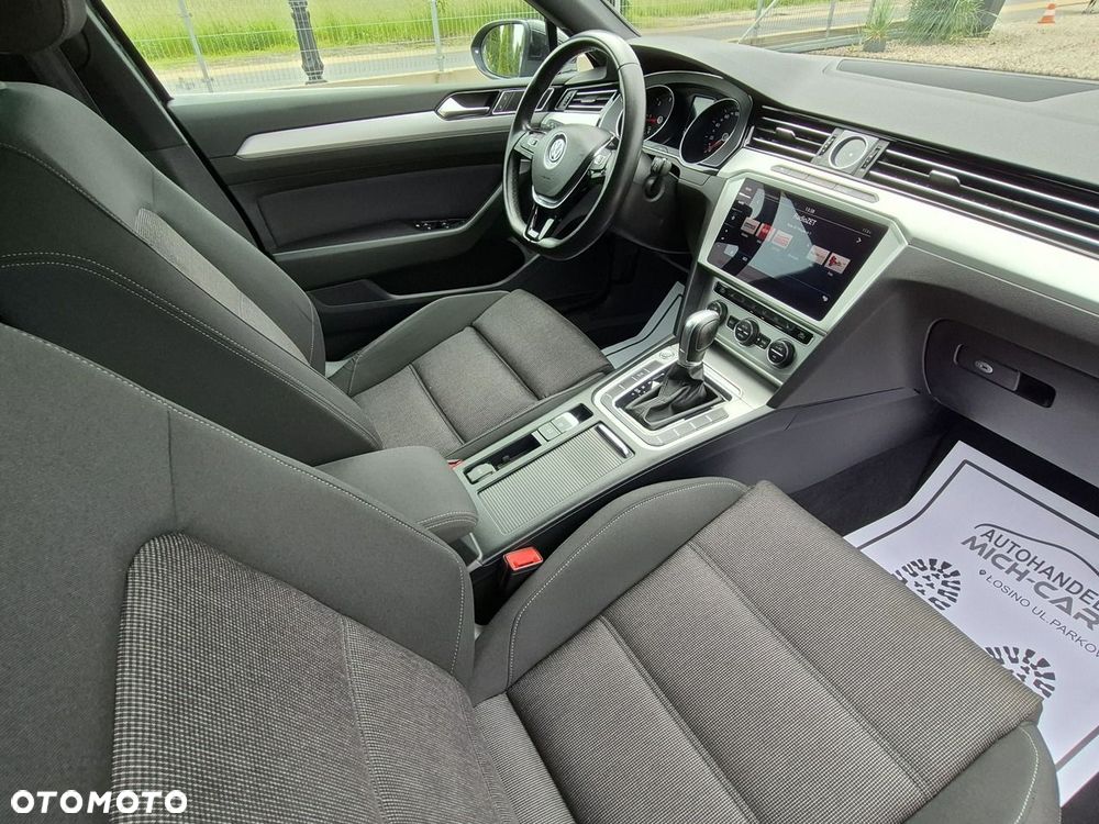Volkswagen Passat - 24