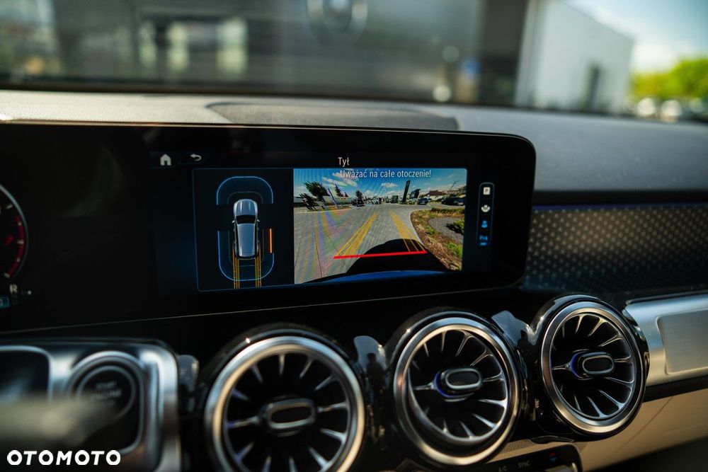 Mercedes-Benz GLB 200 Progressive 7G-DCT - 25