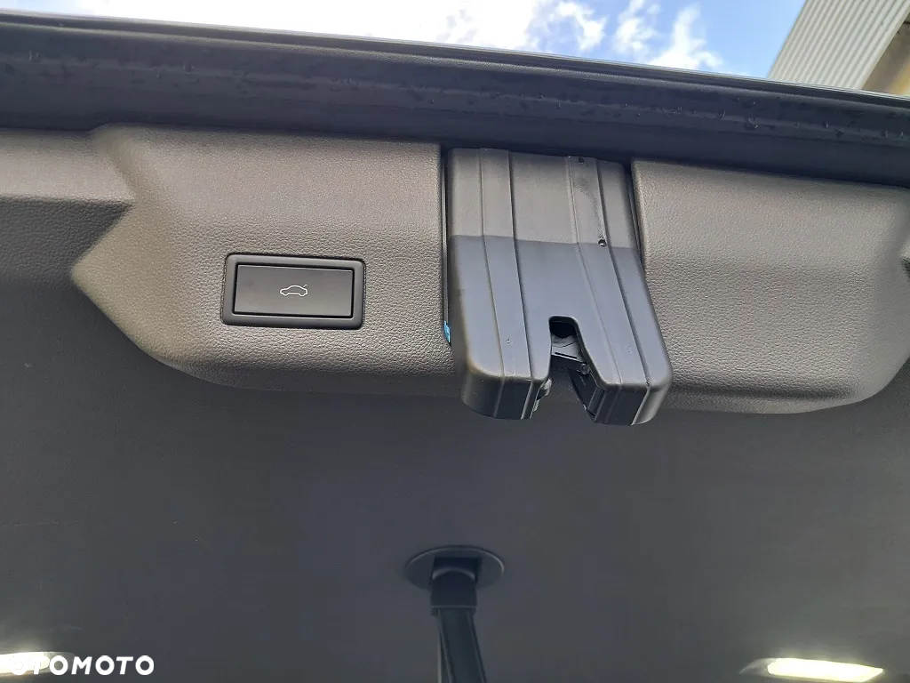 Volkswagen Multivan - 30