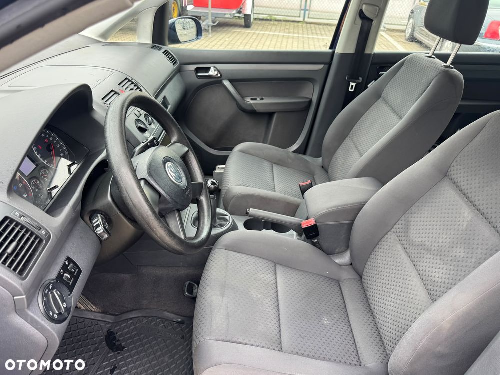 Volkswagen Touran - 15