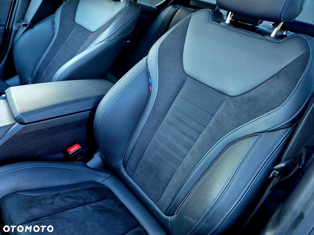 BMW Seria 3 330e M Sport - 22
