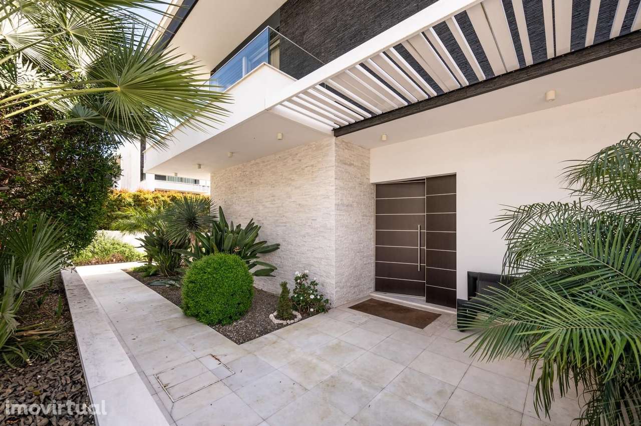 Moradia Isolada T3 com piscina, Parque dos Poetas, Oeiras - Grande imagem: 2/38