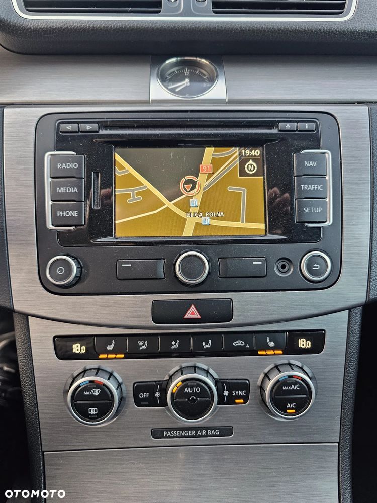 Volkswagen Passat - 17