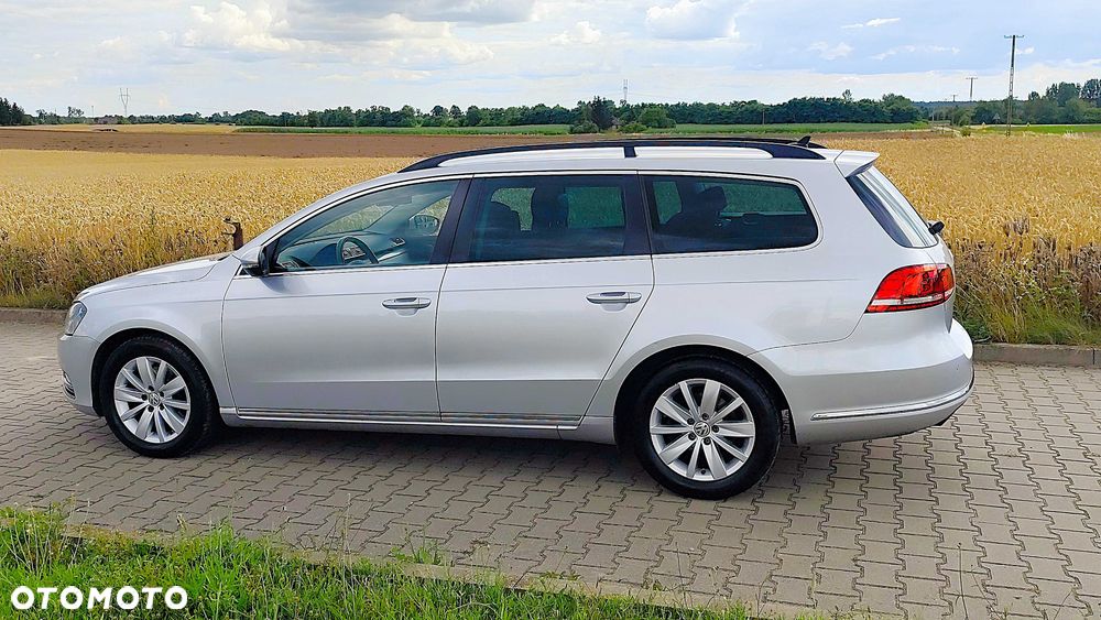 Volkswagen Passat - 1
