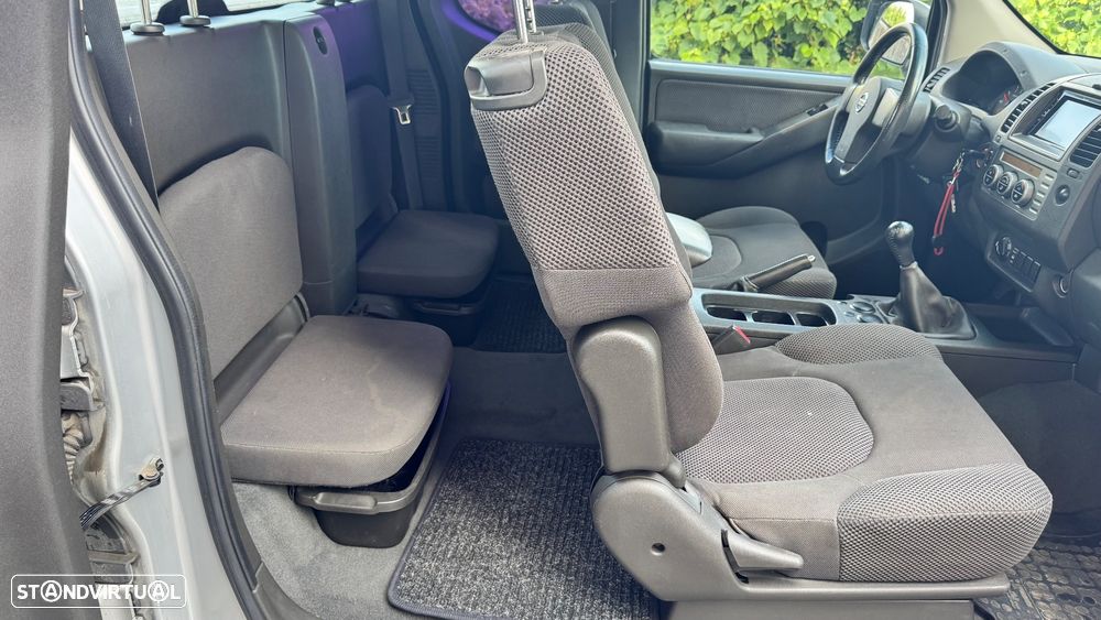 Nissan Navara 2.5 dCi CD LE Hi-Tech - 12