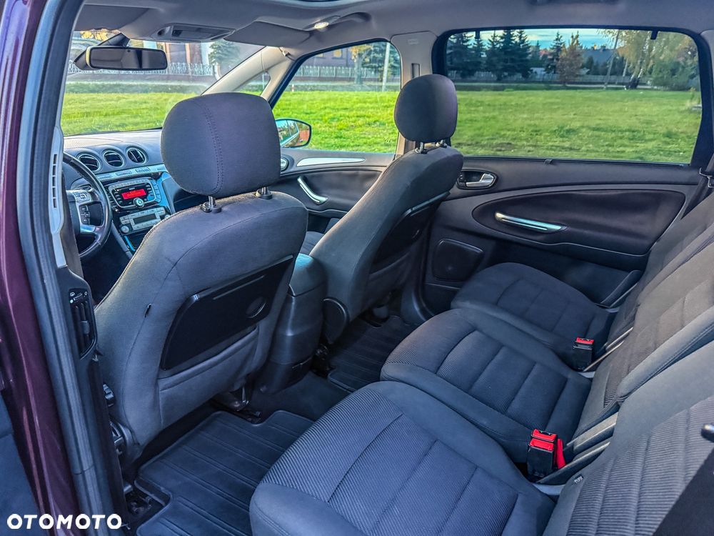 Ford S-Max - 11