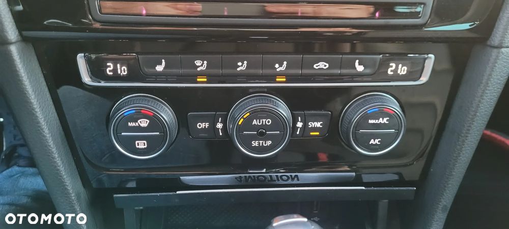 Volkswagen Golf - 27