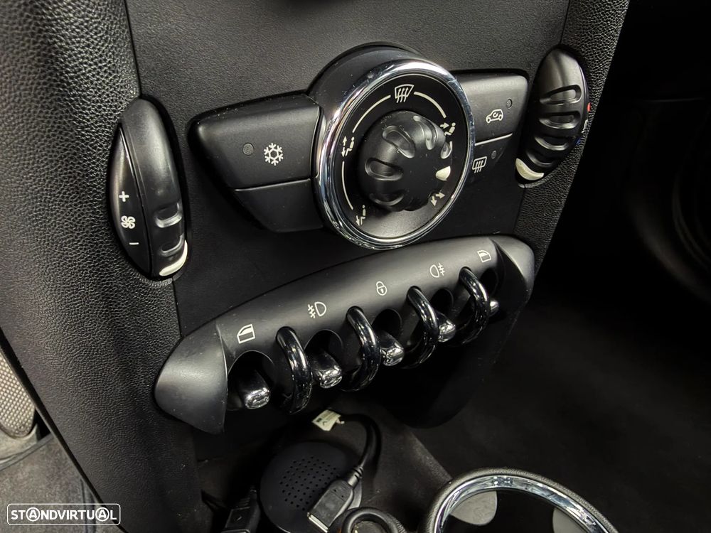 MINI 3 Portas Cooper D - 17