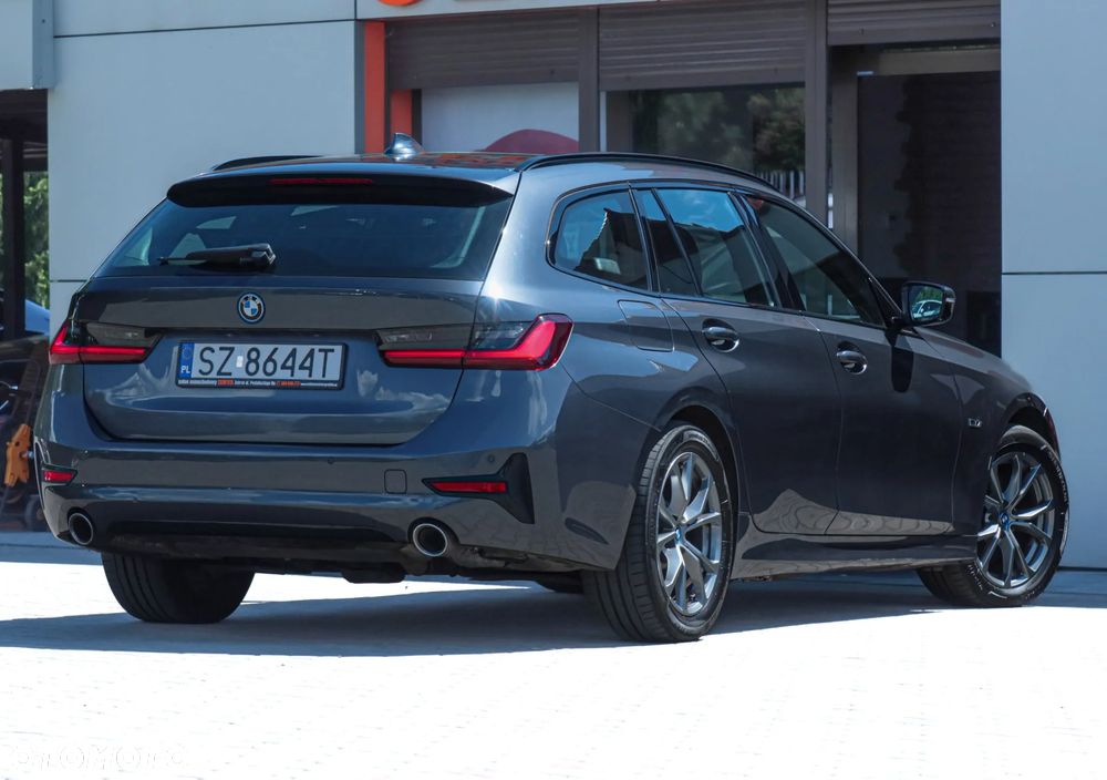 BMW Seria 3 330e Sport Line - 32