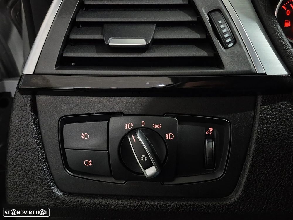 BMW 330 e iPerformance Pack M - 17