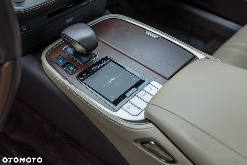 Lexus LS - 15