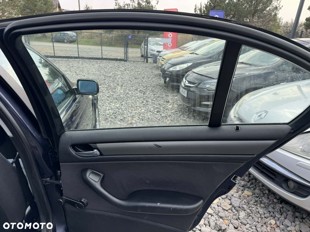 BMW Seria 3 318i - 18