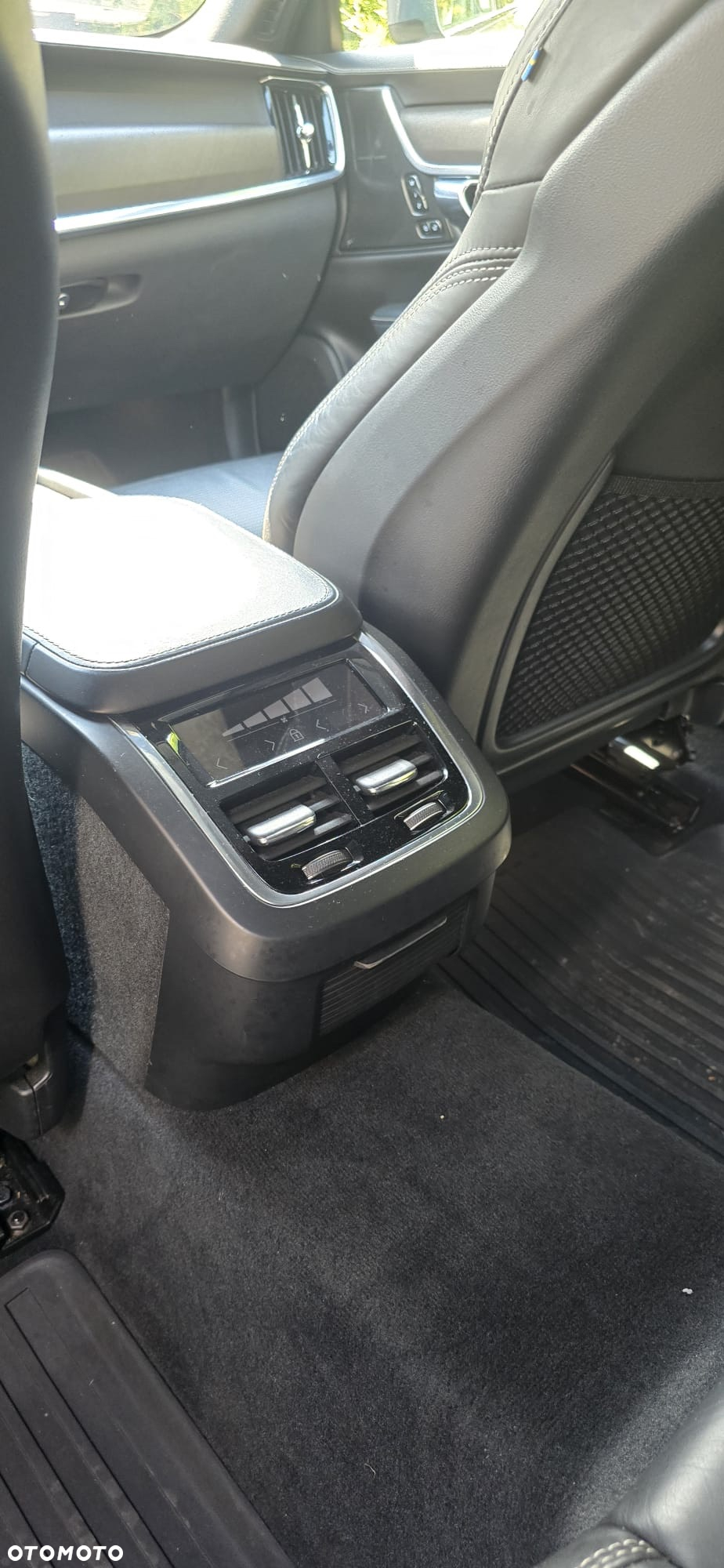 Volvo V90 Cross Country - 11