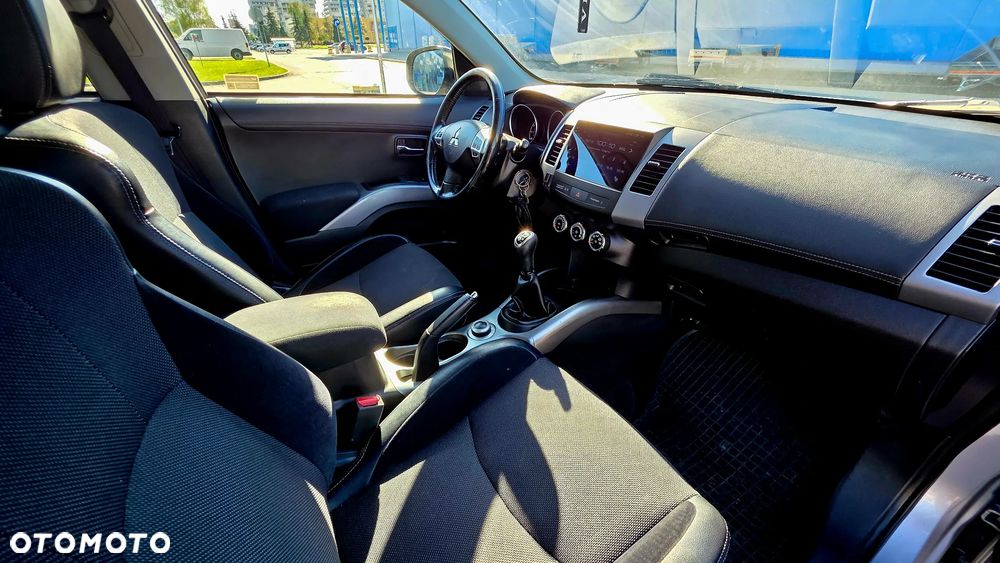 Mitsubishi Outlander - 10