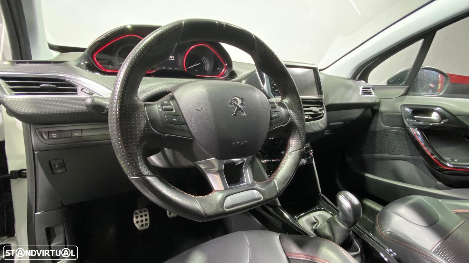 Peugeot 2008 1.2 PureTech GT Line - 4