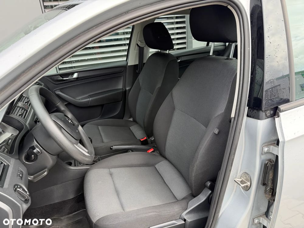 Skoda RAPID 1.6 TDI DPF Clever - 10