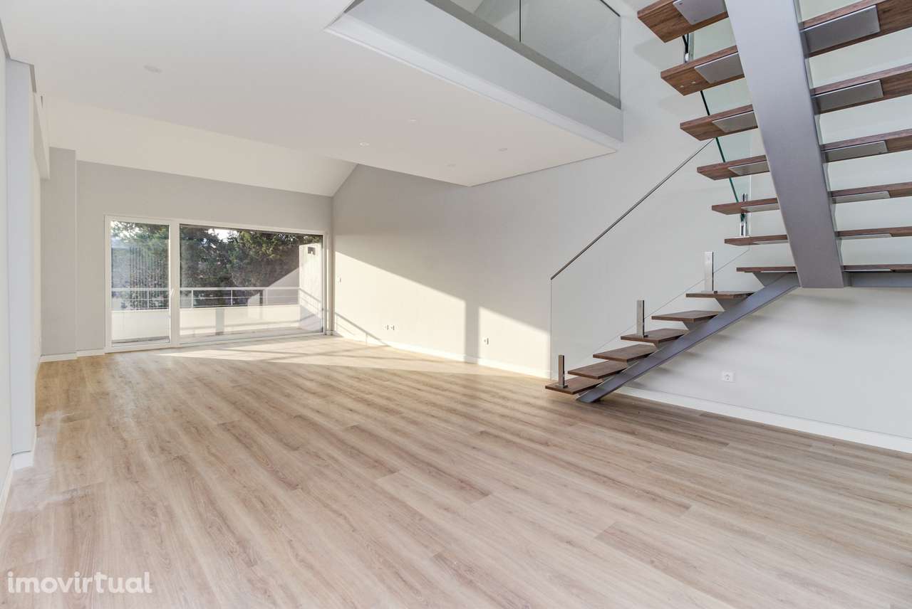 APARTAMENTO T3+1 DUPLEX CENTRO DE CARCAVELOS - Grande imagem: 3/36