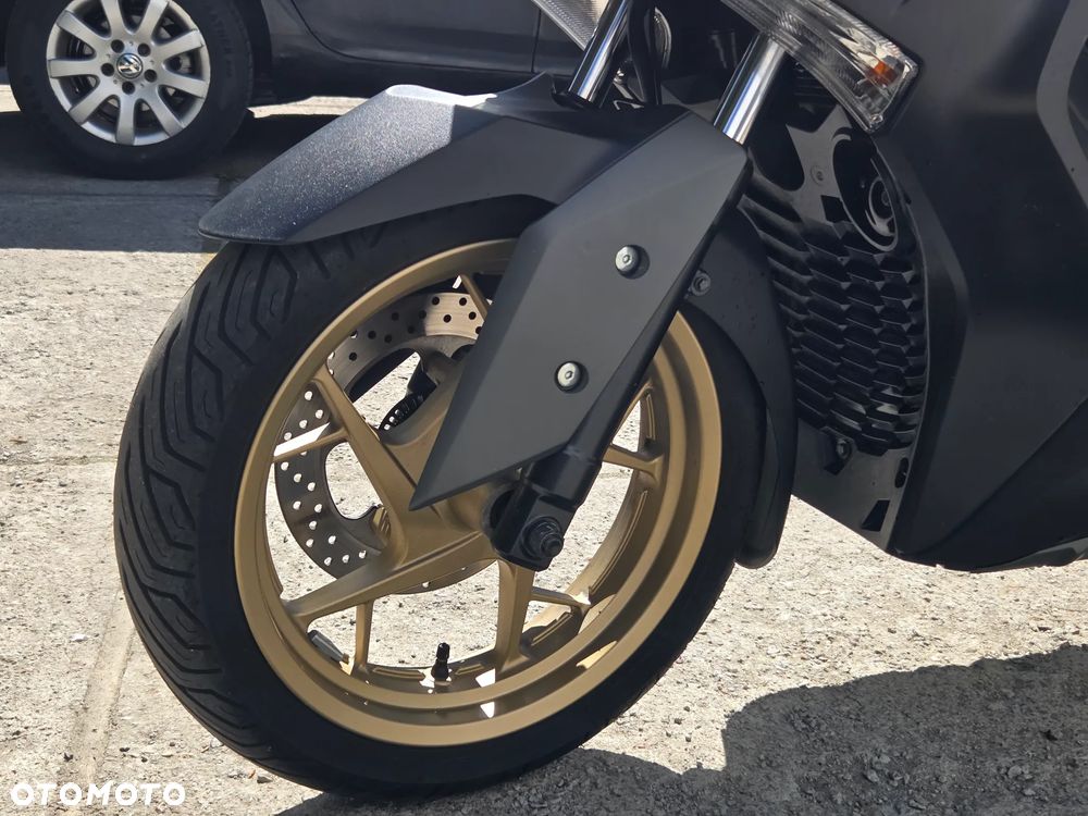 Yamaha X-max - 10