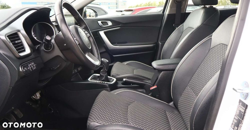 Kia XCeed - 12