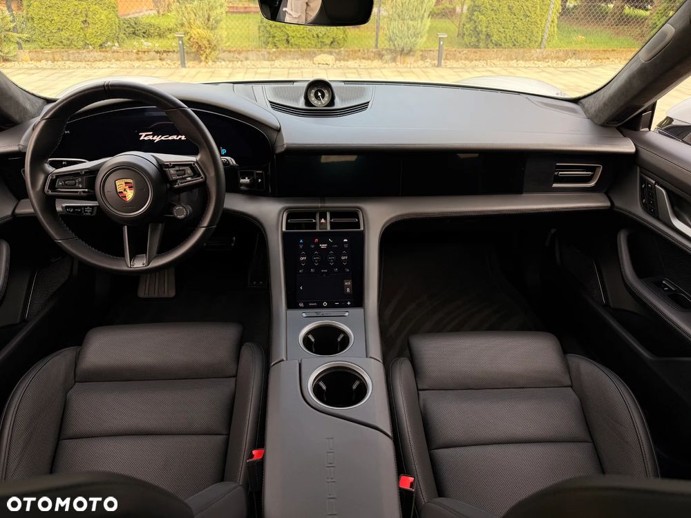 Porsche Taycan - 8