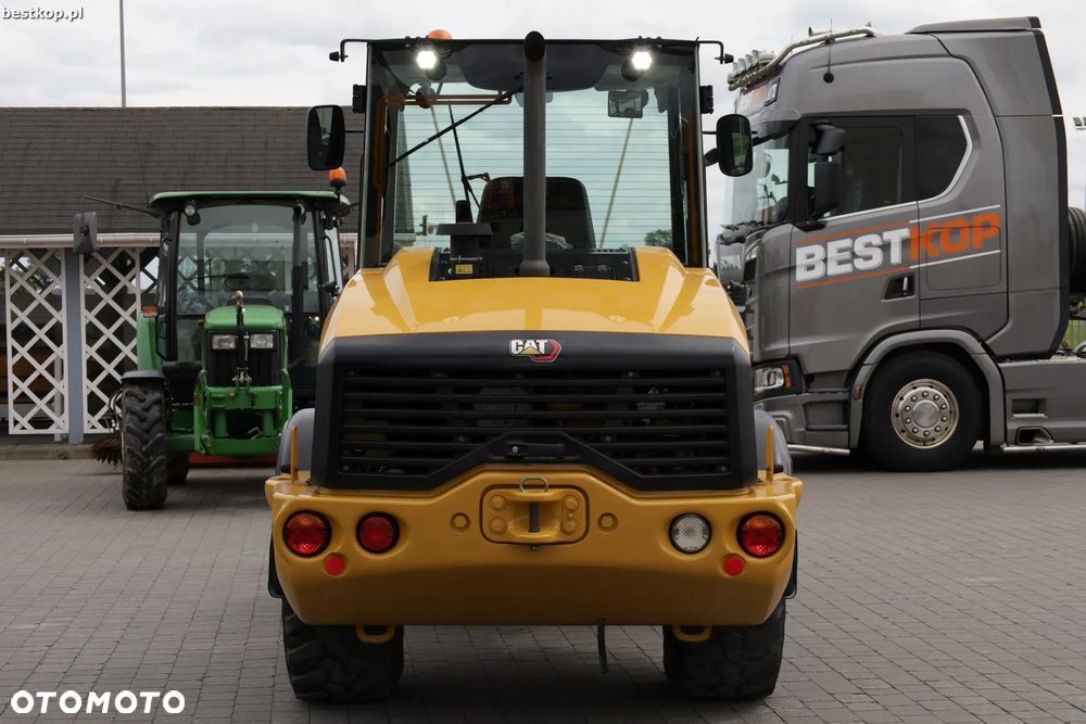 Caterpillar CAT 906M - 9