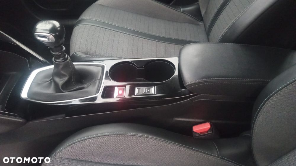 Peugeot 208 PureTech 100 Allure - 19