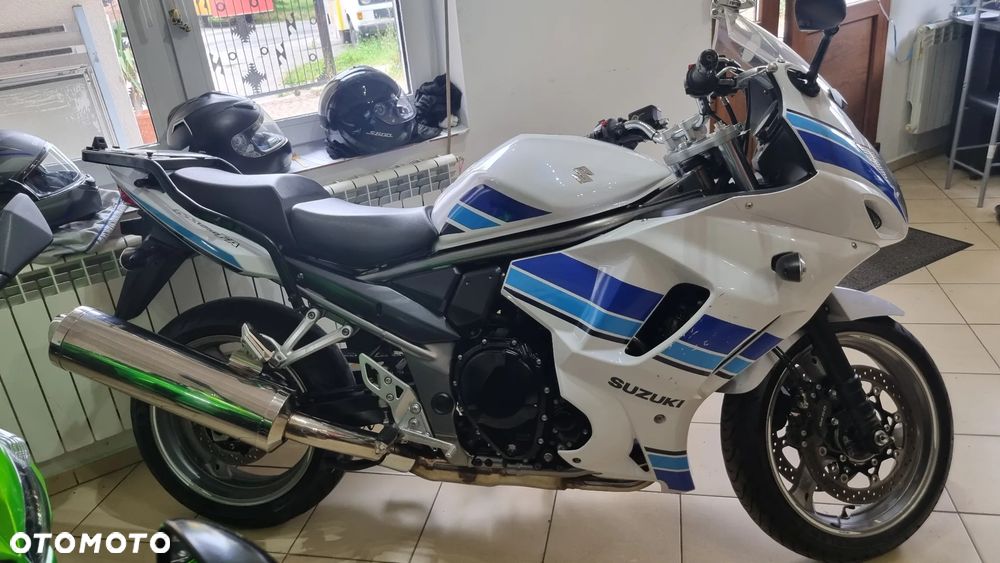 Suzuki GSX - 3