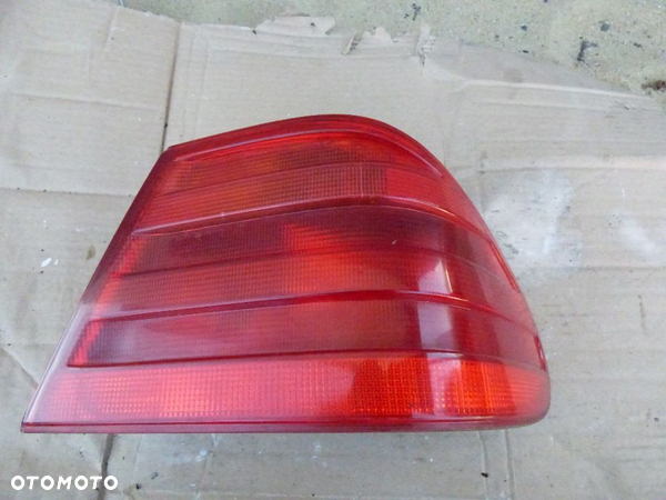 LAMPA PRAWA TYLNA MERCEDES W 210 2.9 1998r ORYGINAŁ