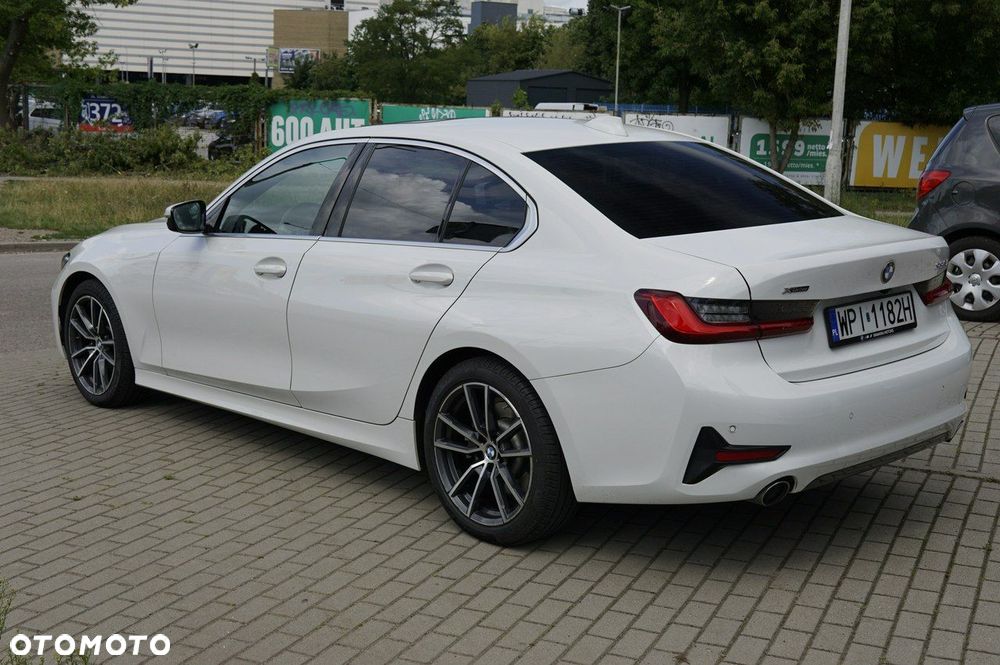 BMW Seria 3 330i xDrive - 5