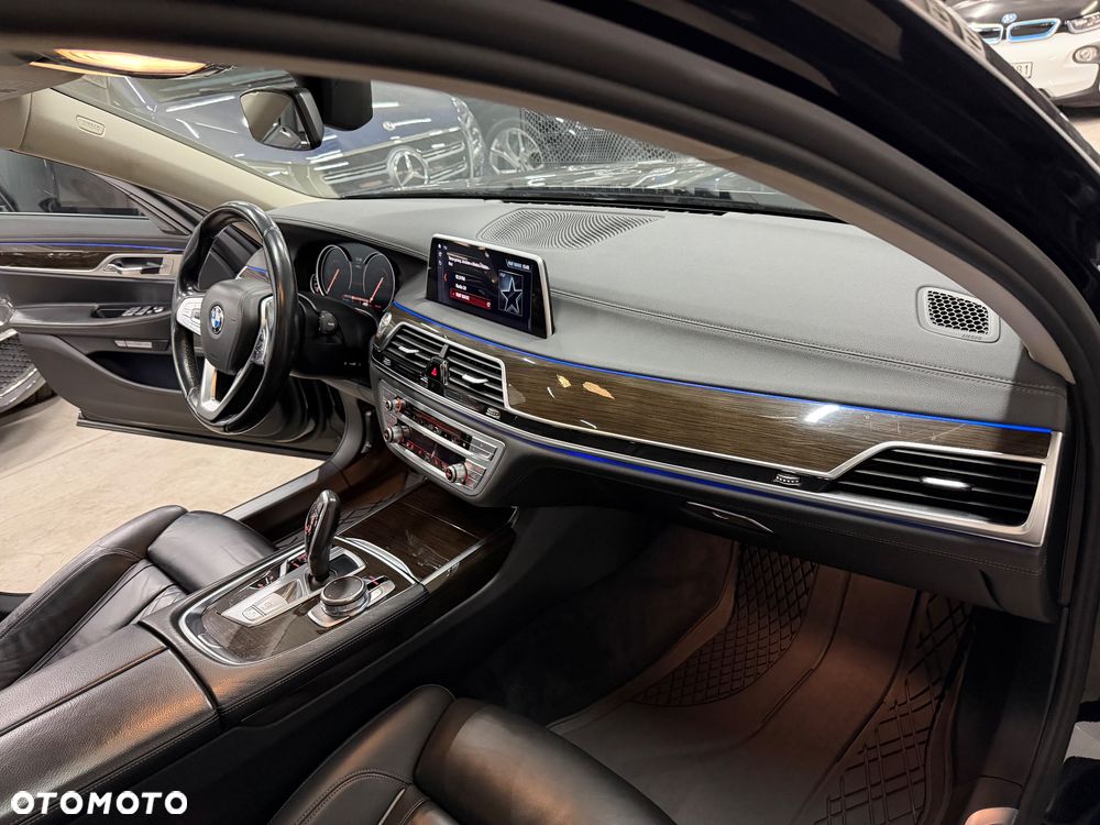 BMW Seria 7 740Li - 23