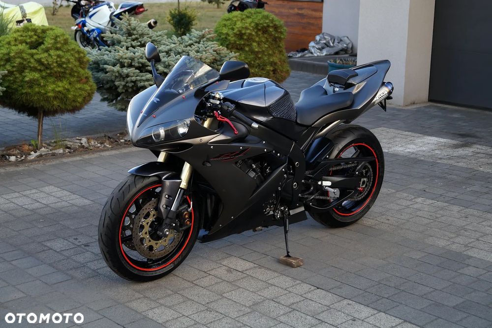 Yamaha R1 - 3