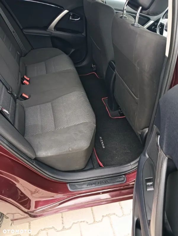 Toyota Avensis - 9
