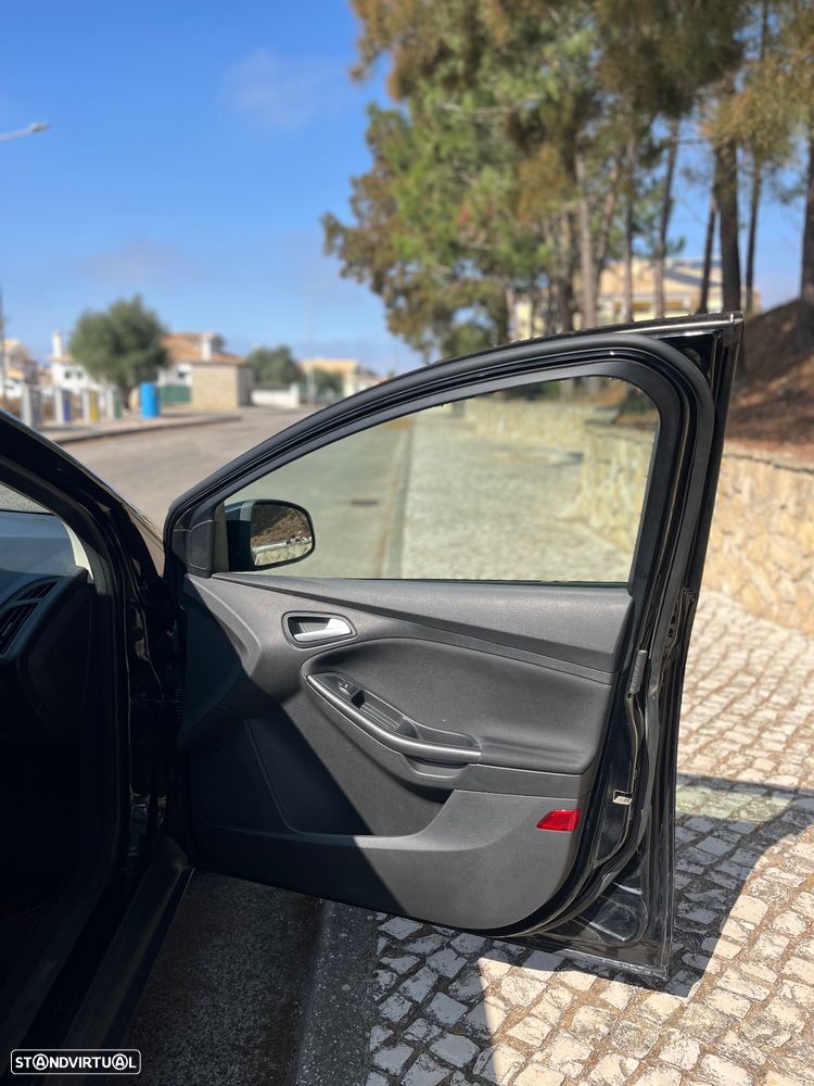 Ford Focus SW 1.0 EcoBoost ST-Line - 24