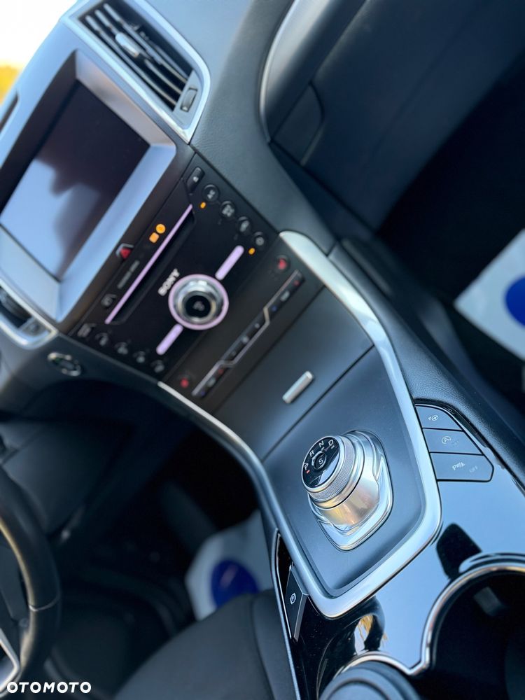 Ford S-Max 2.0 EcoBlue Titanium - 24