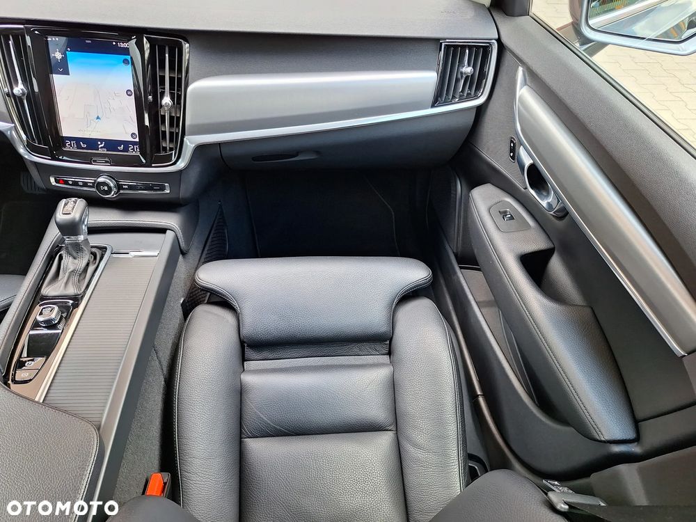 Volvo V90 T4 Momentum Pro - 28