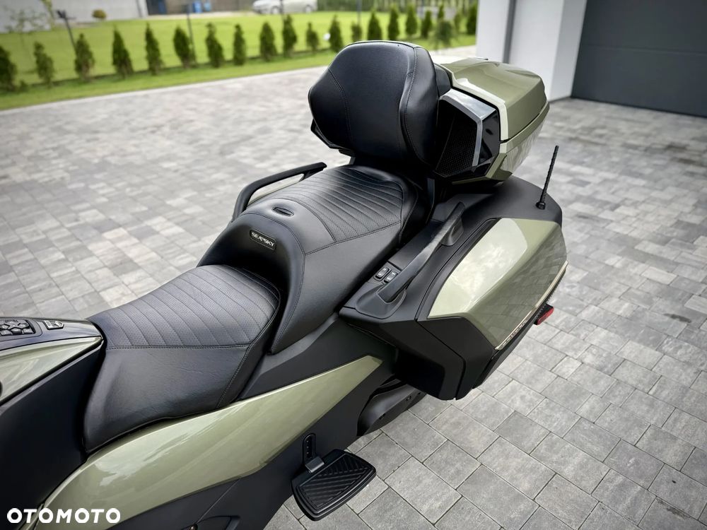 Can-Am Spyder - 21