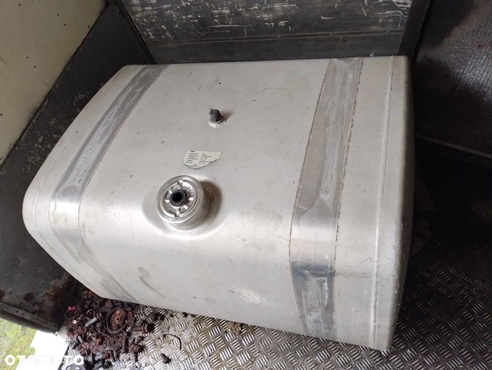 Zbiornik paliwa MAN 330 LIT 95x70x58 - 1