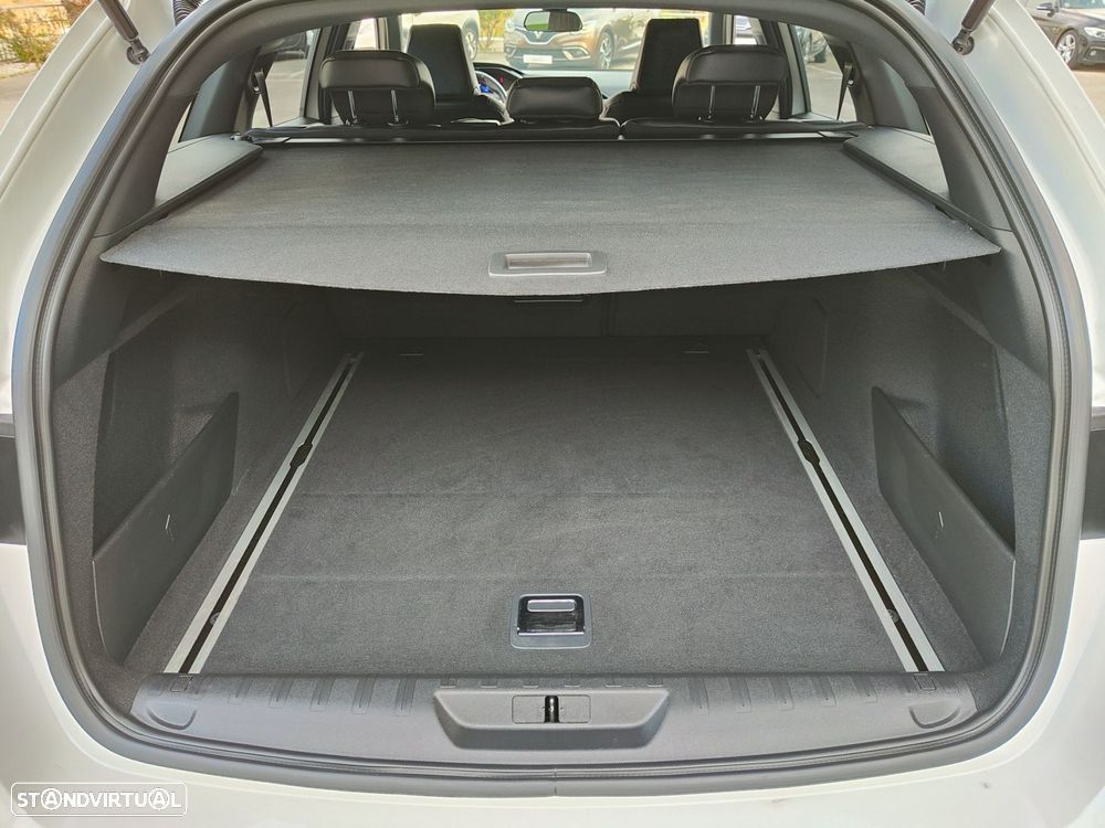 Peugeot 308 SW 1.5 BlueHDi GT EAT8 - 41