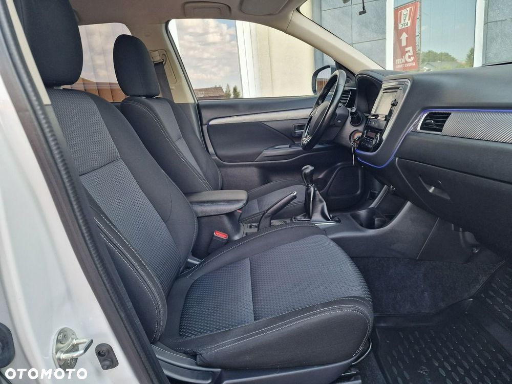 Mitsubishi Outlander - 21